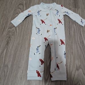 Kyte Baby Romper In Vintage Baseball NWOT